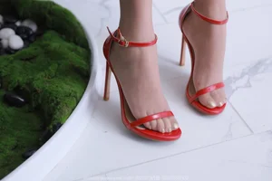 Wan Ping IESS Collection: Wizard of Oz Aesthetics and Green Field Photography - image 35