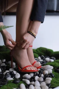 Wan Ping IESS Collection: Wizard of Oz Aesthetics and Green Field Photography - image 57