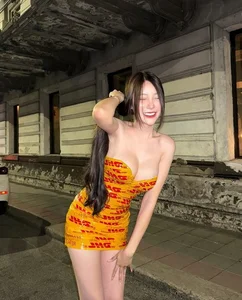 Social Media Sensation Stuns Fans with Bold Fashion Statement and Glamorous Viral Photoshoot - image 1