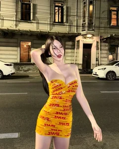 Social Media Sensation Stuns Fans with Bold Fashion Statement and Glamorous Viral Photoshoot - image 2