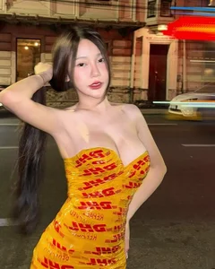 Social Media Sensation Stuns Fans with Bold Fashion Statement and Glamorous Viral Photoshoot - image 4