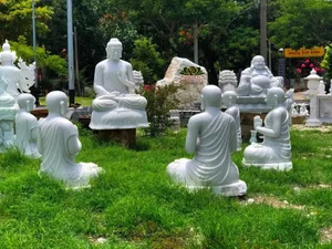 Exploring Non Nuoc Stone Carving Village in My Tam’s Hometown - image 1