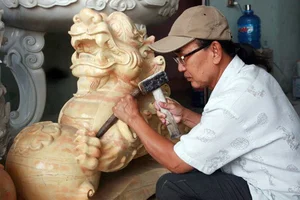 Exploring Non Nuoc Stone Carving Village in My Tam’s Hometown - image 2