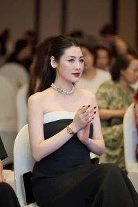Runner Up Duong Tu Anh Shines in Elegant 2026 Fashion Collection - image 11