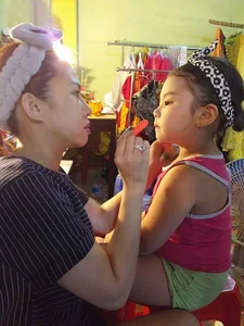 Artist Bình Tinh Shares Emotional Parenting Journey and Future Education Plans - image 4