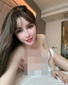Malaysian Influencer Tran Thu Di Sparks Controversy with Bold Braless Fashion Choices in Public - image 8