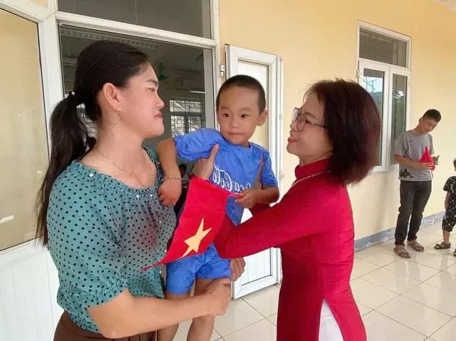 Touching School Opening Ceremony for Eight Students on Tran Island