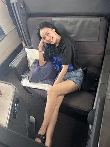 U40 Natural Beauty: Ninh Duong Lan Ngoc and the Rise of the Bare-Face Trend - image 8