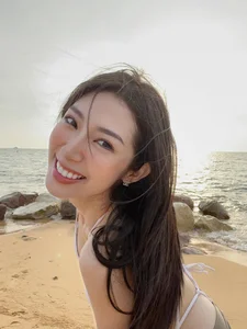 U40 Natural Beauty: Ninh Duong Lan Ngoc and the Rise of the Bare-Face Trend - image 7
