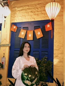 U40 Natural Beauty: Ninh Duong Lan Ngoc and the Rise of the Bare-Face Trend - image 9