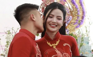Footballer Nguyen Quang Hai and Chu Thanh Huyen Share Sweet Post-Wedding Moments - image 4
