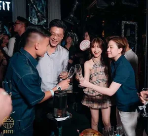 Footballer Nguyen Quang Hai and Chu Thanh Huyen Share Sweet Post-Wedding Moments - image 6