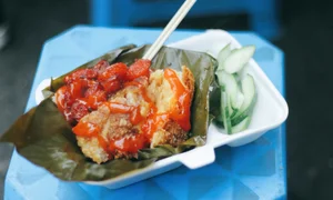 The Famous Fried Banh Chung of Dong Xuan Market: A Winter Must-Eat - image 8