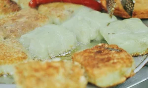 The Famous Fried Banh Chung of Dong Xuan Market: A Winter Must-Eat - image 7