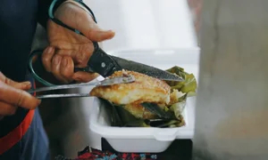 The Famous Fried Banh Chung of Dong Xuan Market: A Winter Must-Eat - image 2