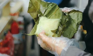 The Famous Fried Banh Chung of Dong Xuan Market: A Winter Must-Eat - image 4