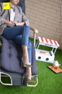 IESS Sizu Biandang 210: Hua Hua in Classic Small Feet - image 4