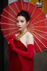 Celebrated Actors Share Heartwarming Tet Traditions and New Year Resolutions - image 3