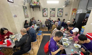 Hanoi Street Food: Budget-Friendly Eats Near the Iconic Ham Ca Map - image 4