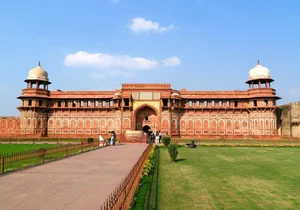 Exploring the World’s Most Beautiful and Historic Ancient Fortresses - image 9