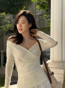 Radiant Beauty: Discover the Elegant Real-Life Style of Vietnamese Actress Minh Trang from the Hit Series No Limit - image 4