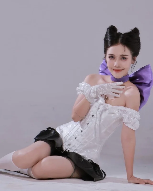 Hau Hoang Stuns Fans with Viral Tom's Girlfriend Trend Inspired Look