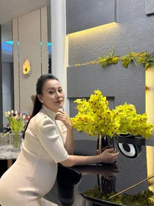Inside the Luxurious Life of Phuong Oanh Post-Marriage to Shark Binh - image 5
