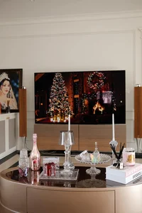 Vietnamese Stars Celebrate Christmas 2024: A Festive Season Review - image 10