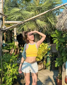 Thai Fashion Influencer Style Guide: How to Look Taller with Trendy Short Outfits - image 7