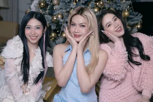 Luna Dao Shines Like a Doll Alongside Famous Beauty Queens - image 0