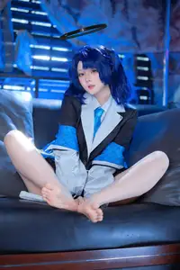 Coser Yu Yu Transforms into Blue Archive's Yuuka: Captivating Beauty in a Unique Photo Collection (45P) - image 6