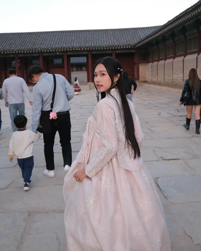 Doãn Hải My Radiates Elegance in Traditional Korean Hanbok Gallery