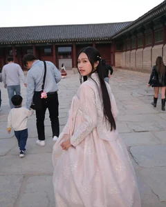 Doãn Hải My Radiates Elegance in Traditional Korean Hanbok Gallery - image 0