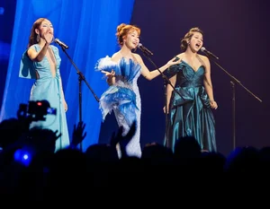 Emotional Performances and High Energy: My Linh and Luu Huong Giang Shine at Tet Dep - image 5