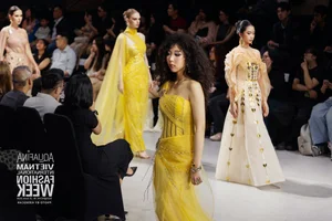 Japanese Child Model Mokuren Shines as First Face in Thao Nguyen Fashion Show - image 5