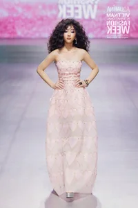 Japanese Child Model Mokuren Shines as First Face in Thao Nguyen Fashion Show - image 0
