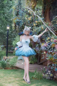 Dreamy Aesthetic: Coser Nnian as in an Enchanted Garden - image 2