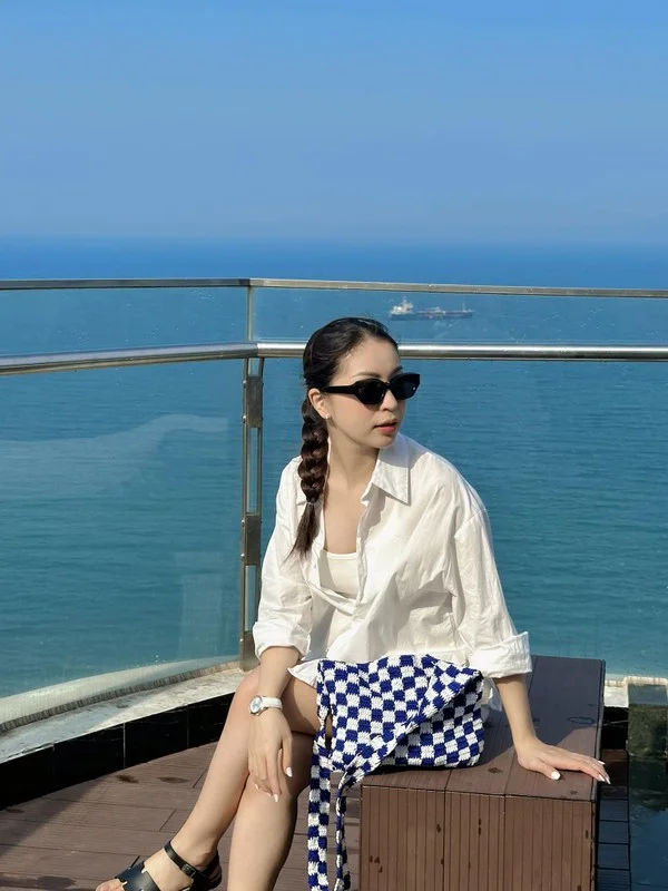 Nhat Le's Unfiltered Beauty: Comparing Facebook Photos to Reality