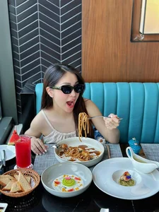 Nhat Le's Unfiltered Beauty: Comparing Facebook Photos to Reality - image 4