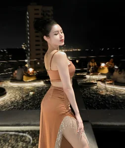 Flight Attendant Phan Que Chi’s Secret to Keeping Fit During the Holidays - image 7