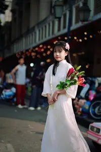 Graceful Vietnamese Girl in White Ao Dai Shines with Traditional Beauty in Old Quarter - image 0