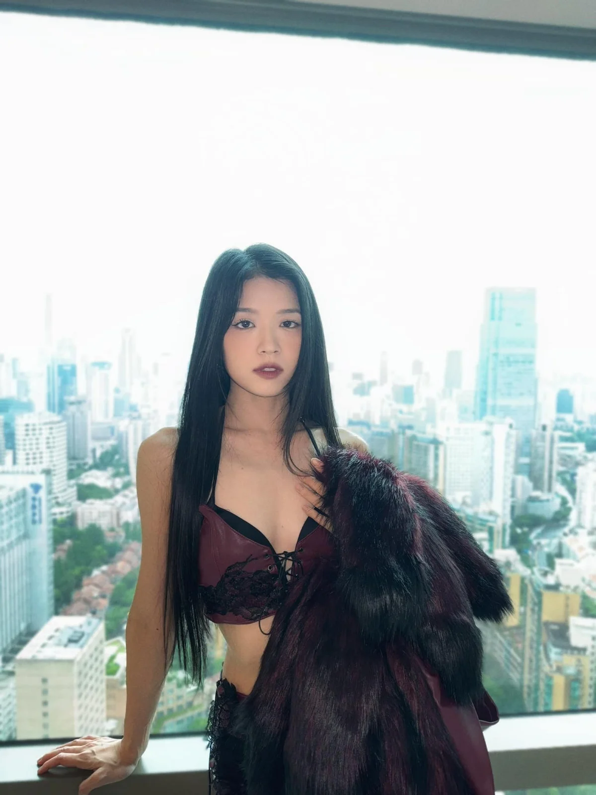 Enchanting Beauty and Style: Suni Ha Linh and Chi Pu’s Glamorous Fashion Photoshoot - Elegant V-Pop Star Inspiration