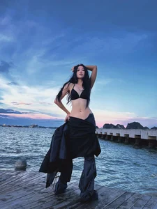 Enchanting Beauty and Style: Suni Ha Linh and Chi Pu’s Glamorous Fashion Photoshoot - Elegant V-Pop Star Inspiration - image 1