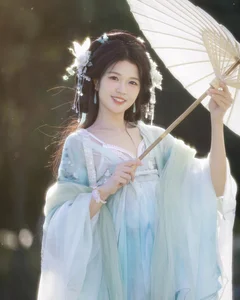 Enchanting Beauty and Style: Suni Ha Linh and Chi Pu’s Glamorous Fashion Photoshoot - Elegant V-Pop Star Inspiration - image 3
