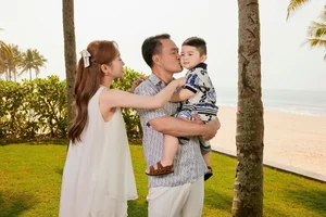 Inside the Luxurious and Happy Life of Chi Bao and Ly Thuy Chang - image 6
