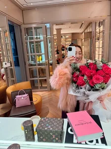 Inside the Luxurious and Happy Life of Chi Bao and Ly Thuy Chang - image 5