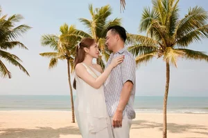 Inside the Luxurious and Happy Life of Chi Bao and Ly Thuy Chang - image 0