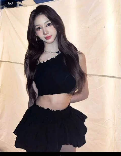 Radiant 15-Year-Old Idol Visuals: A Closer Look at Her Ethereal Stage Style