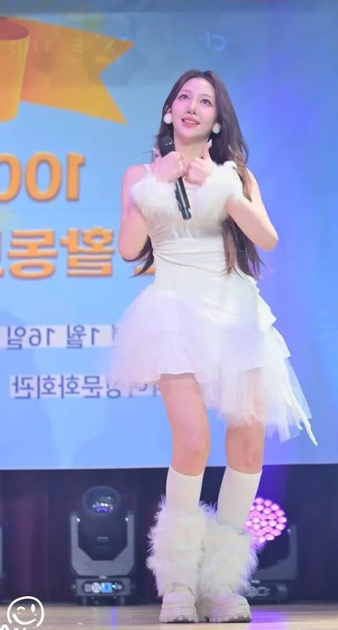 Radiant 15-Year-Old Idol Visuals: A Closer Look at Her Ethereal Stage Style
