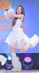 Radiant 15-Year-Old Idol Visuals: A Closer Look at Her Ethereal Stage Style - image 3